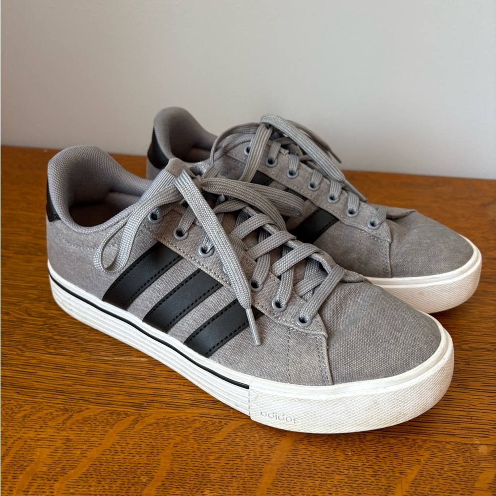 Adidas Daily 4.0 Unisex Gray Black Low Profile Casual Sneaker Lace Up 7.5 or 9